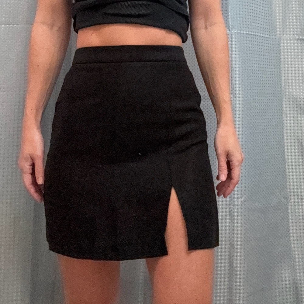 Aritzia Classic Black Women's Skirt